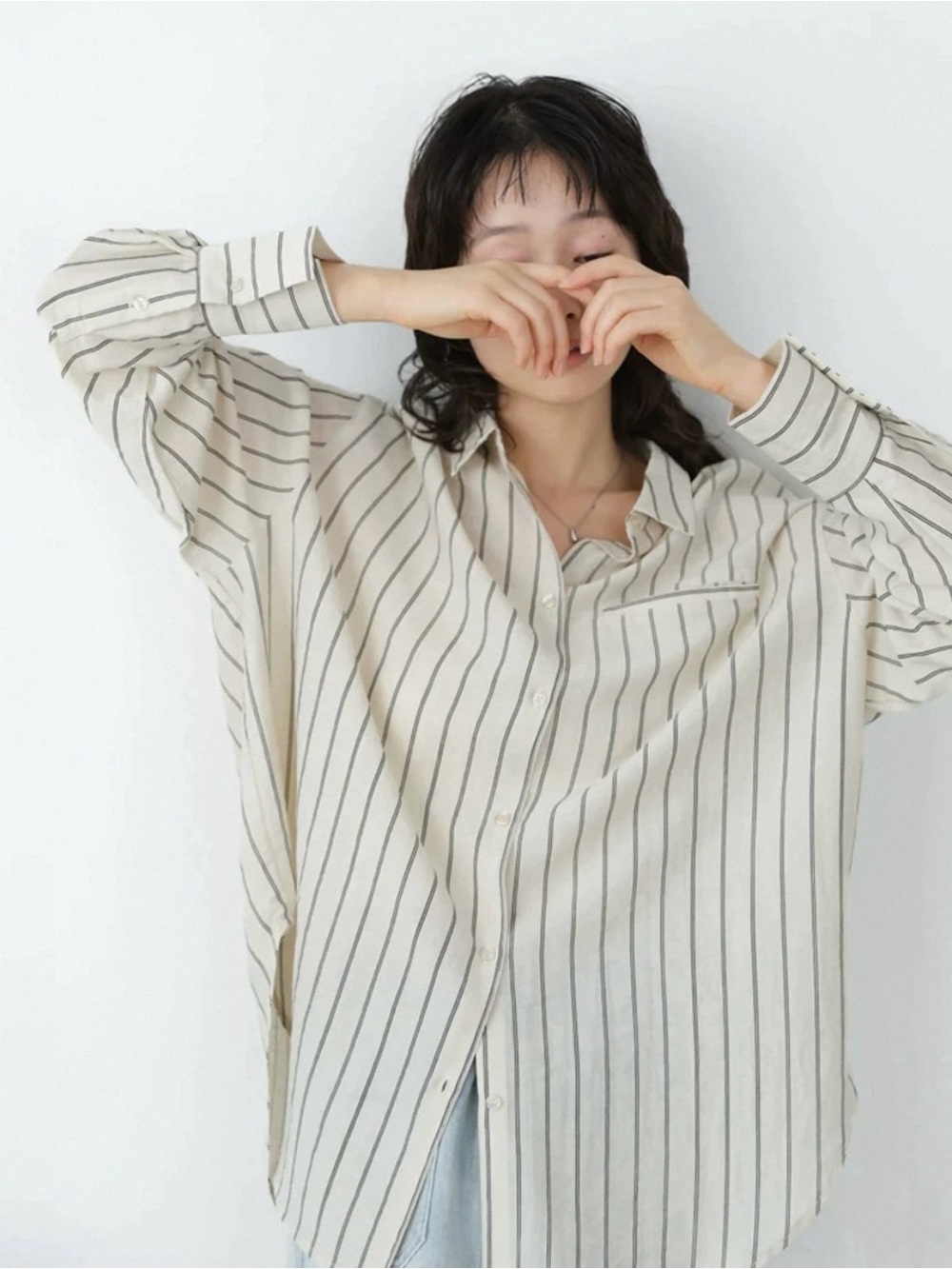 Classic loose-fit button-up shirt - Cream/Black